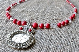 A lázsiások mintájára, pénz befoglalásával késztett nyakék A lázsiások mintájára, pénz befoglalásával késztett nyakék